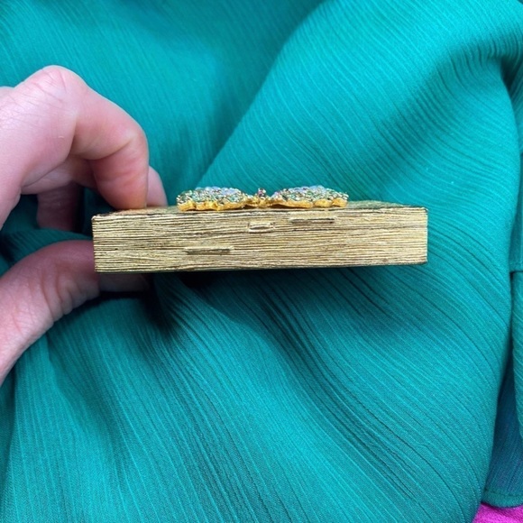 Unique Makeup Compact - Picture 2 of 5